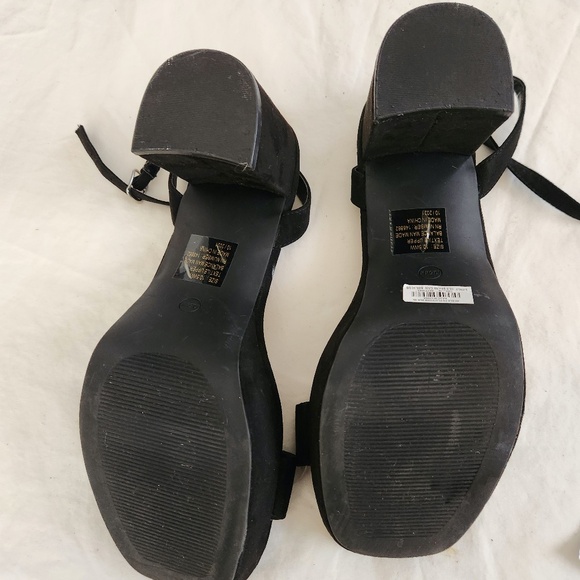 Women's Torrid Faux Black Suede w Ankle Strap Block Heel Platform Shoes 10.5 ww - Picture 9 of 15